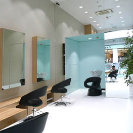 Современный интерьер Studio A hairdressing salon от студии Think Forward – стиль, присутствующий в каждой линии, Бургас, Болгария