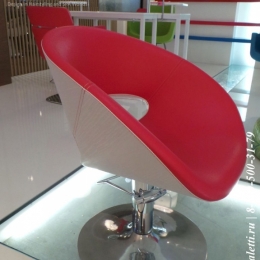 Парикмахерское кресло Maletti Tulipa на круглом основании