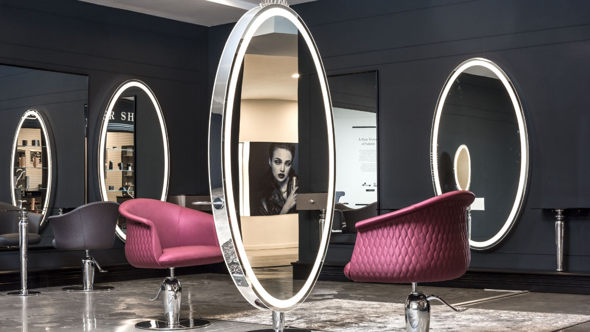 Стильное итальянское зеркало в салон красоты